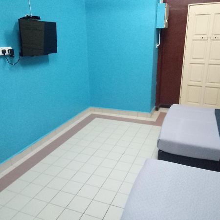 Kuala Besut Jetty Budget Hotel Ain - In Front Of Kuala Besut Jetty Exterior photo